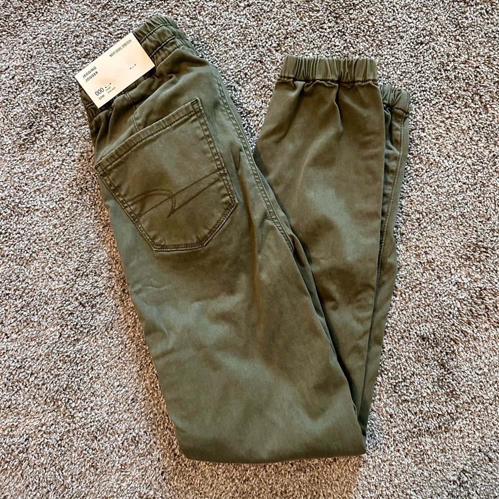 NWT American Eagle Next Level Jegging Joggers. Size 000 Short.